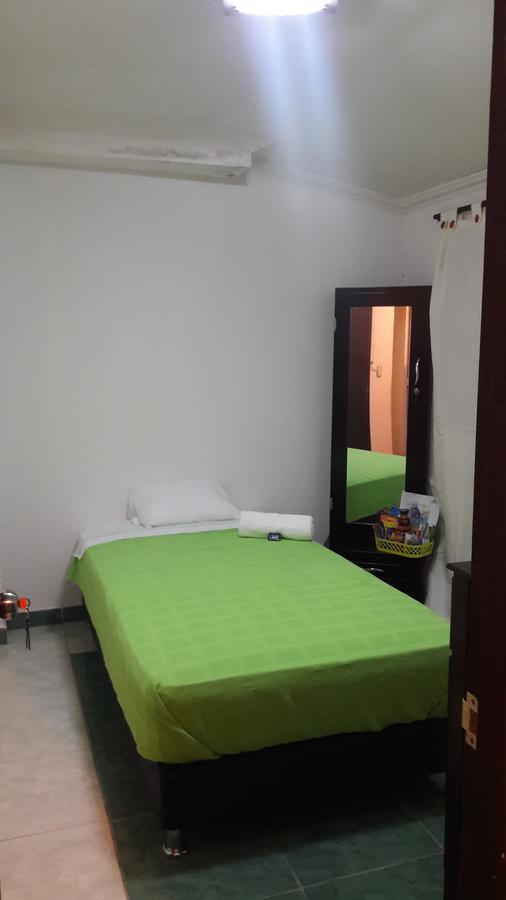 Hostal Deluxe Santander Манисалес Экстерьер фото