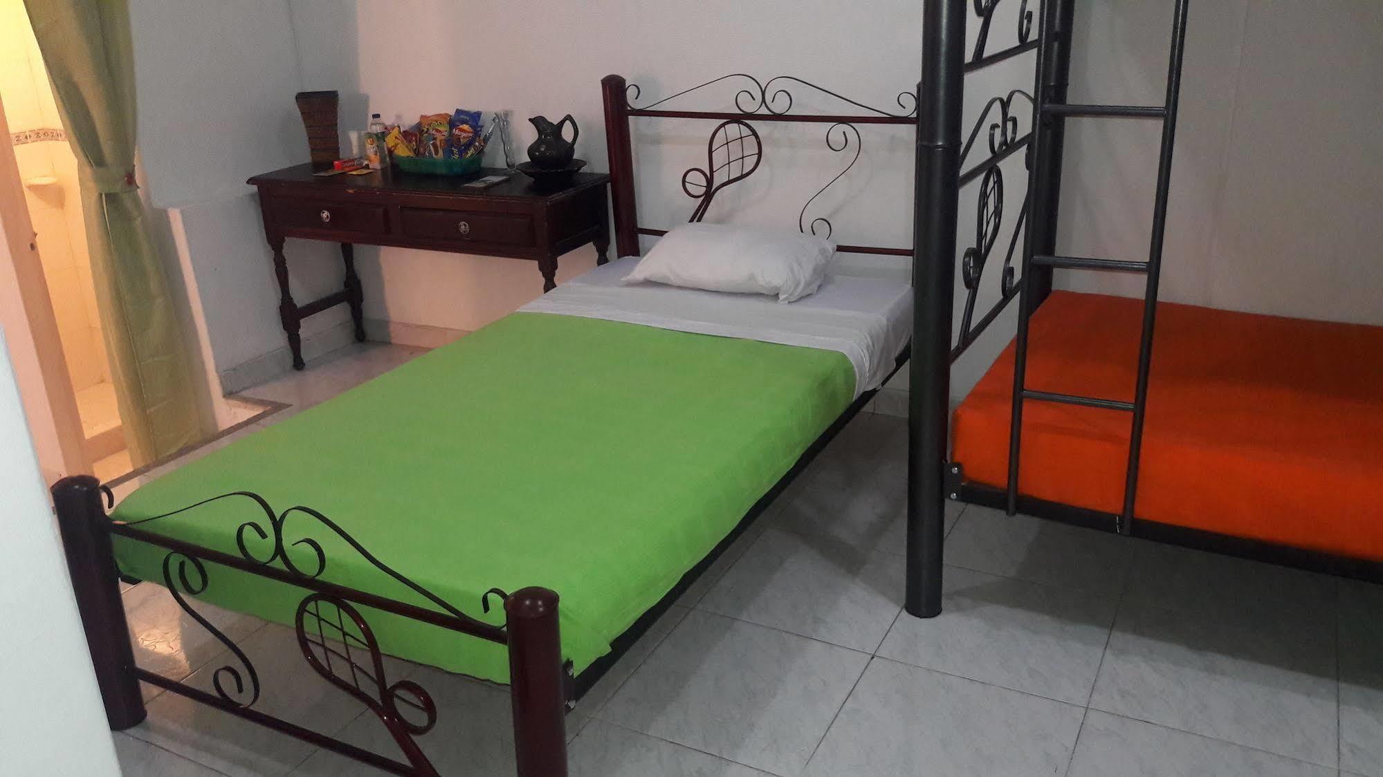Hostal Deluxe Santander Манисалес Экстерьер фото