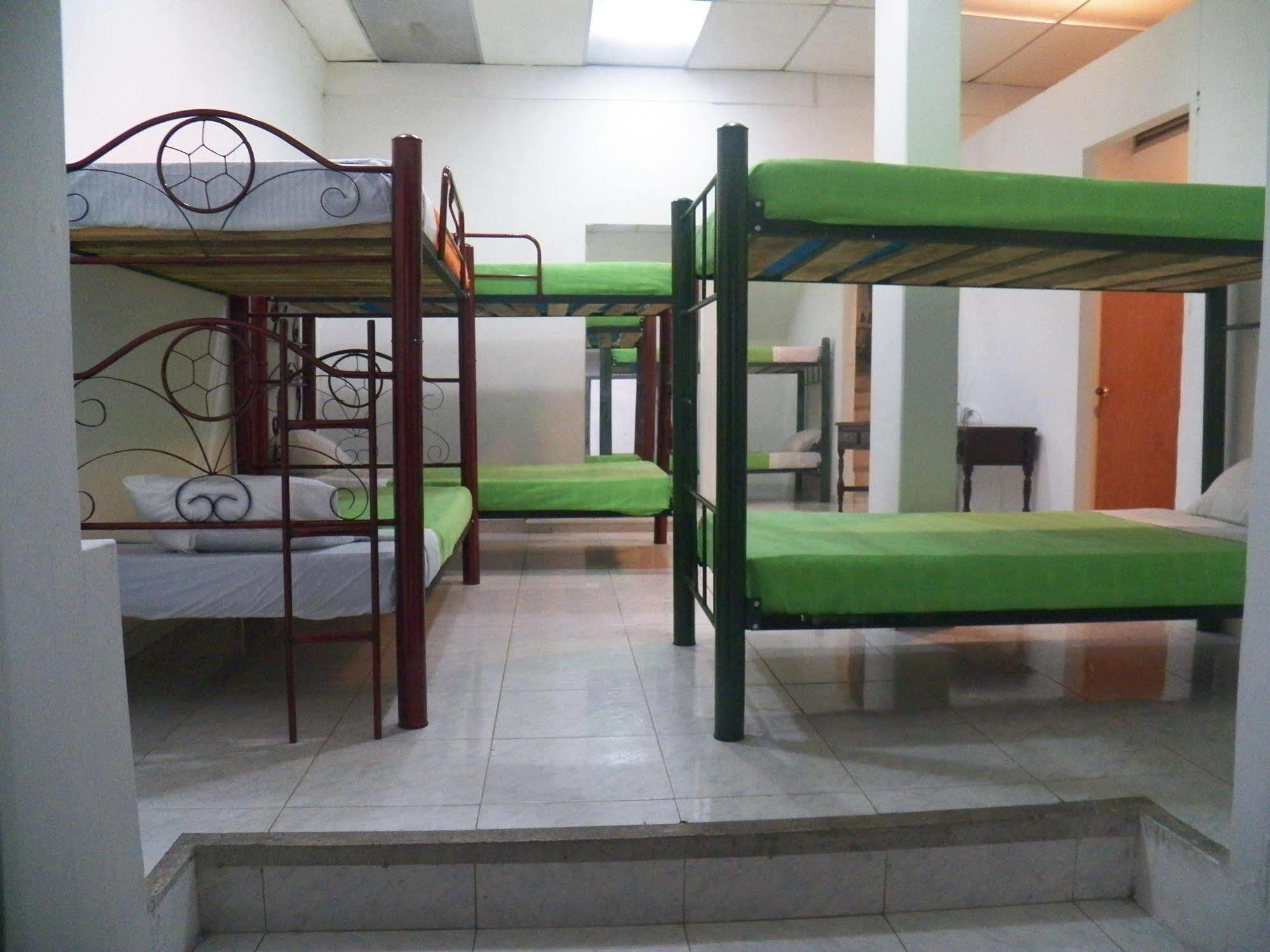 Hostal Deluxe Santander Манисалес Экстерьер фото
