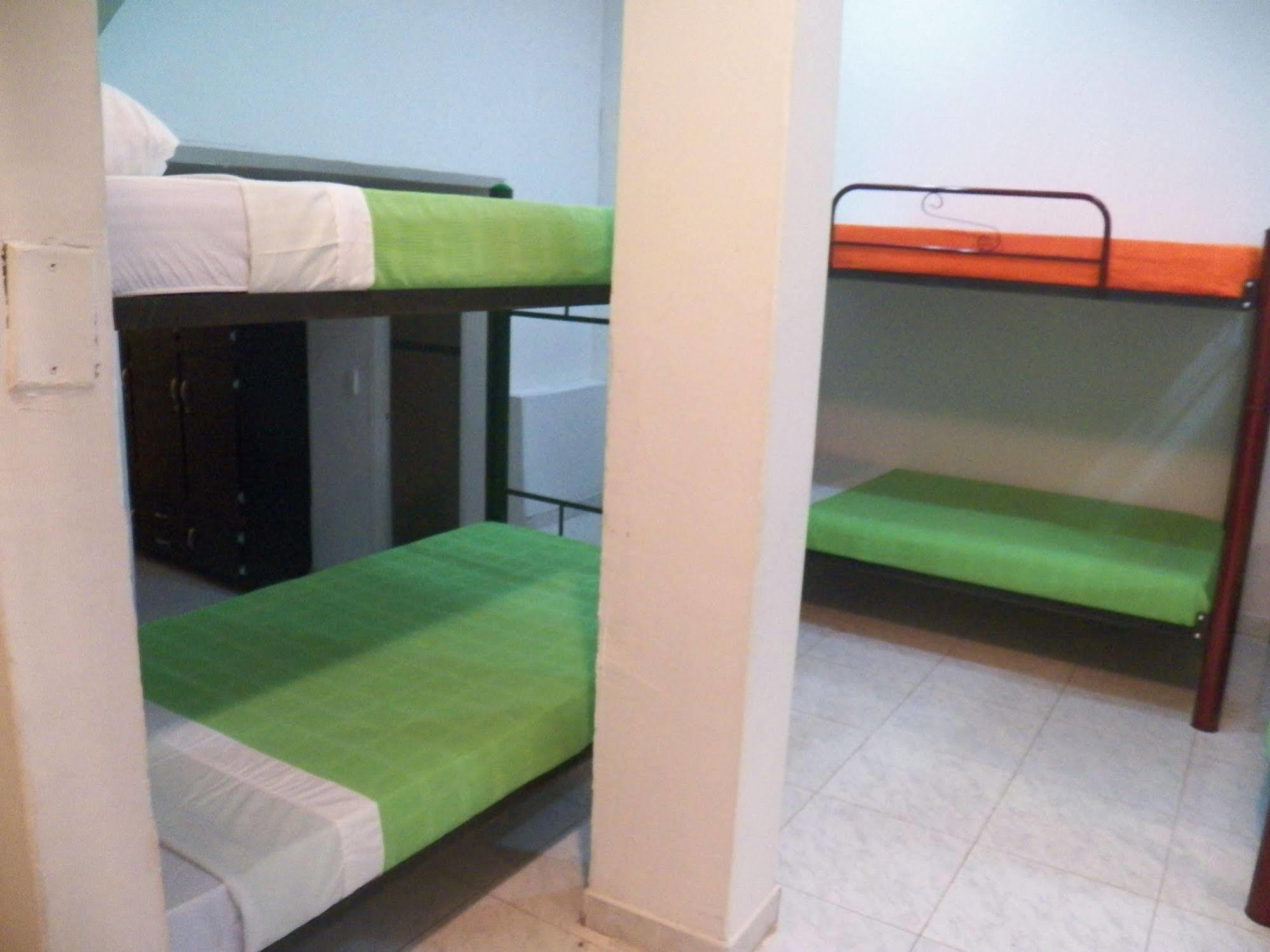 Hostal Deluxe Santander Манисалес Экстерьер фото