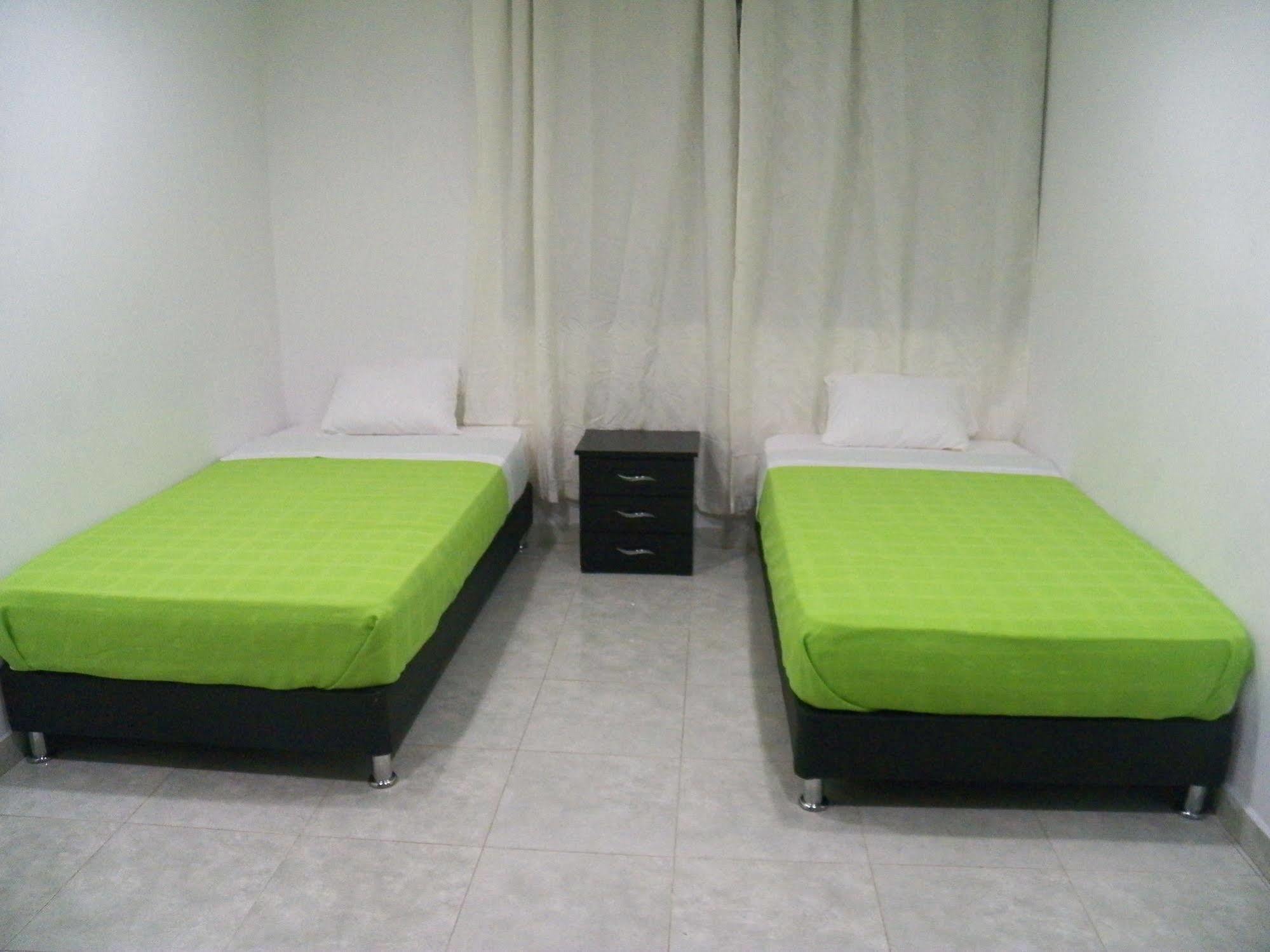 Hostal Deluxe Santander Манисалес Экстерьер фото