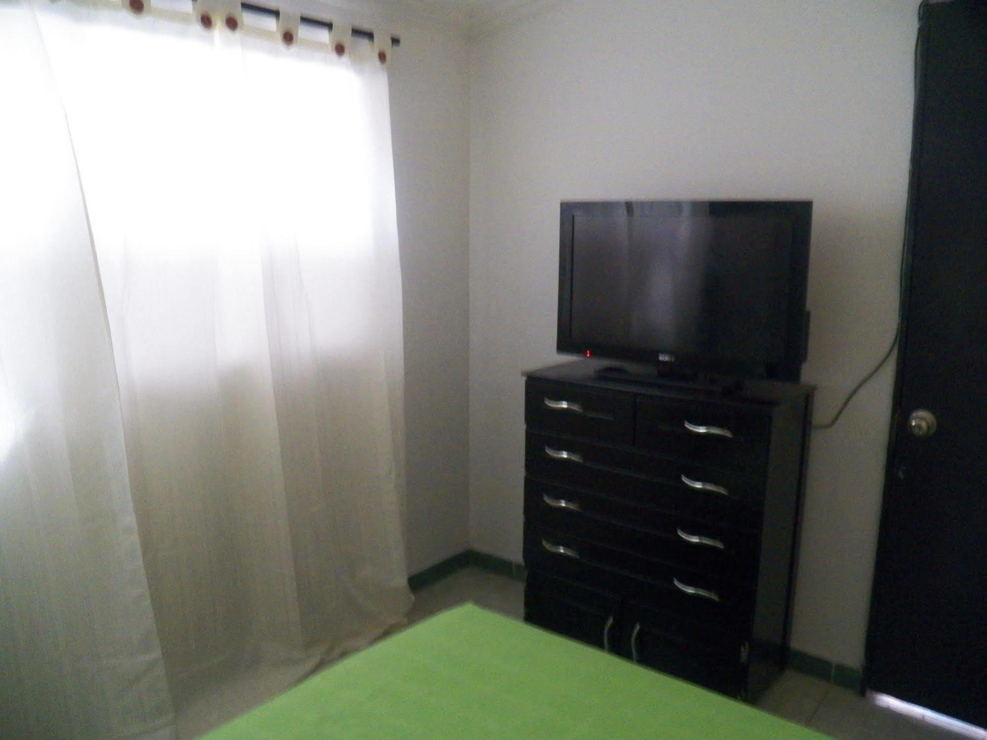 Hostal Deluxe Santander Манисалес Экстерьер фото