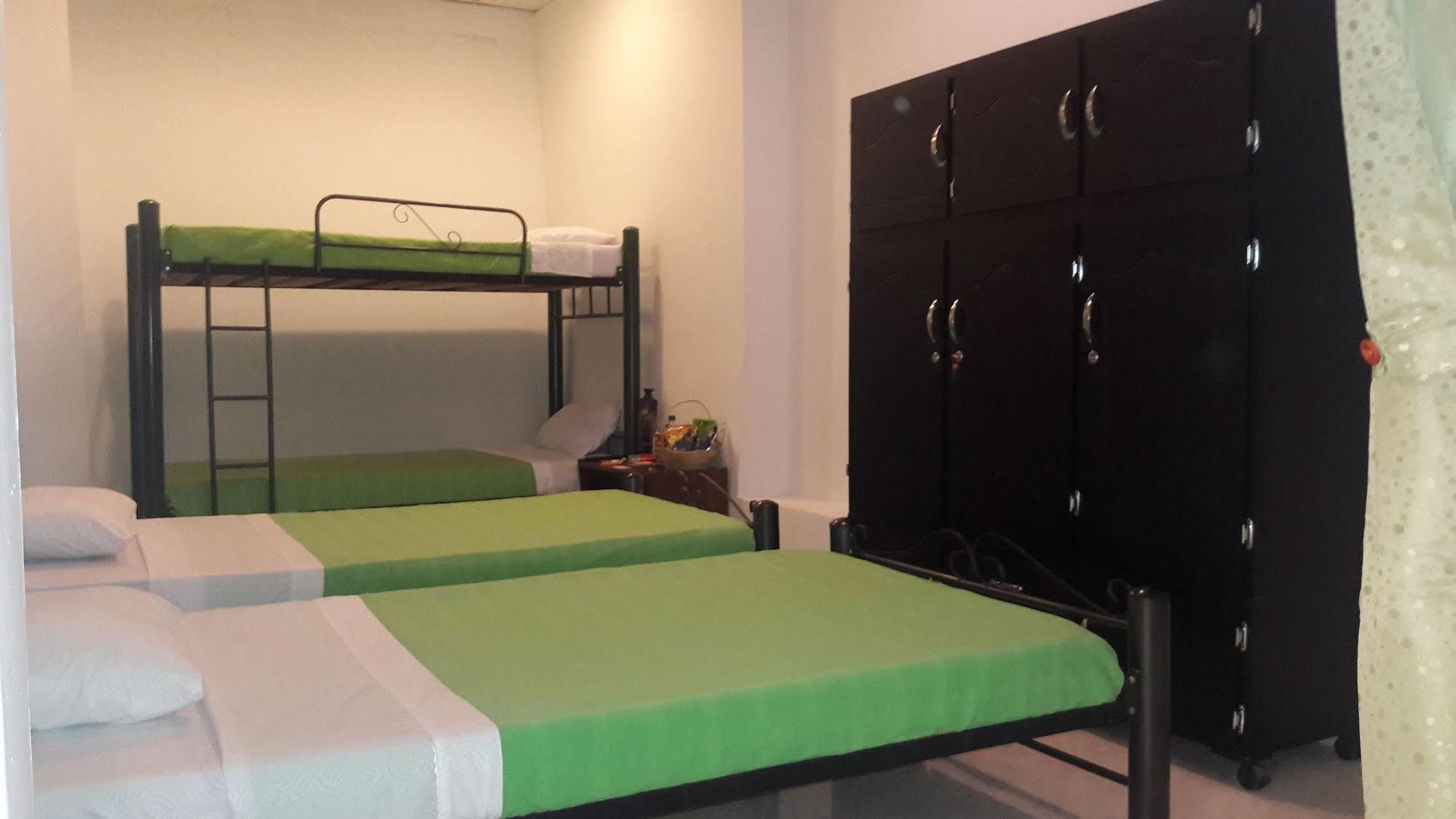 Hostal Deluxe Santander Манисалес Экстерьер фото