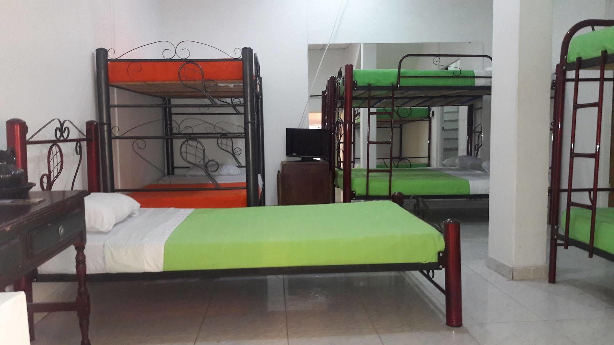 Hostal Deluxe Santander Манисалес Экстерьер фото