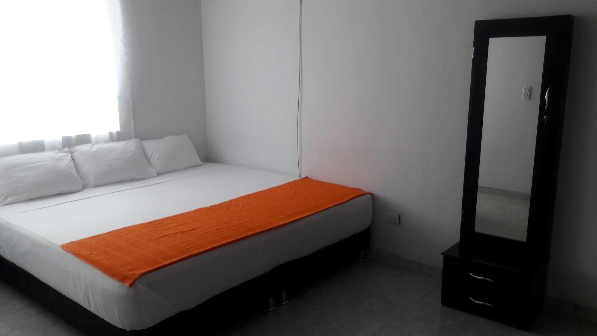 Hostal Deluxe Santander Манисалес Экстерьер фото